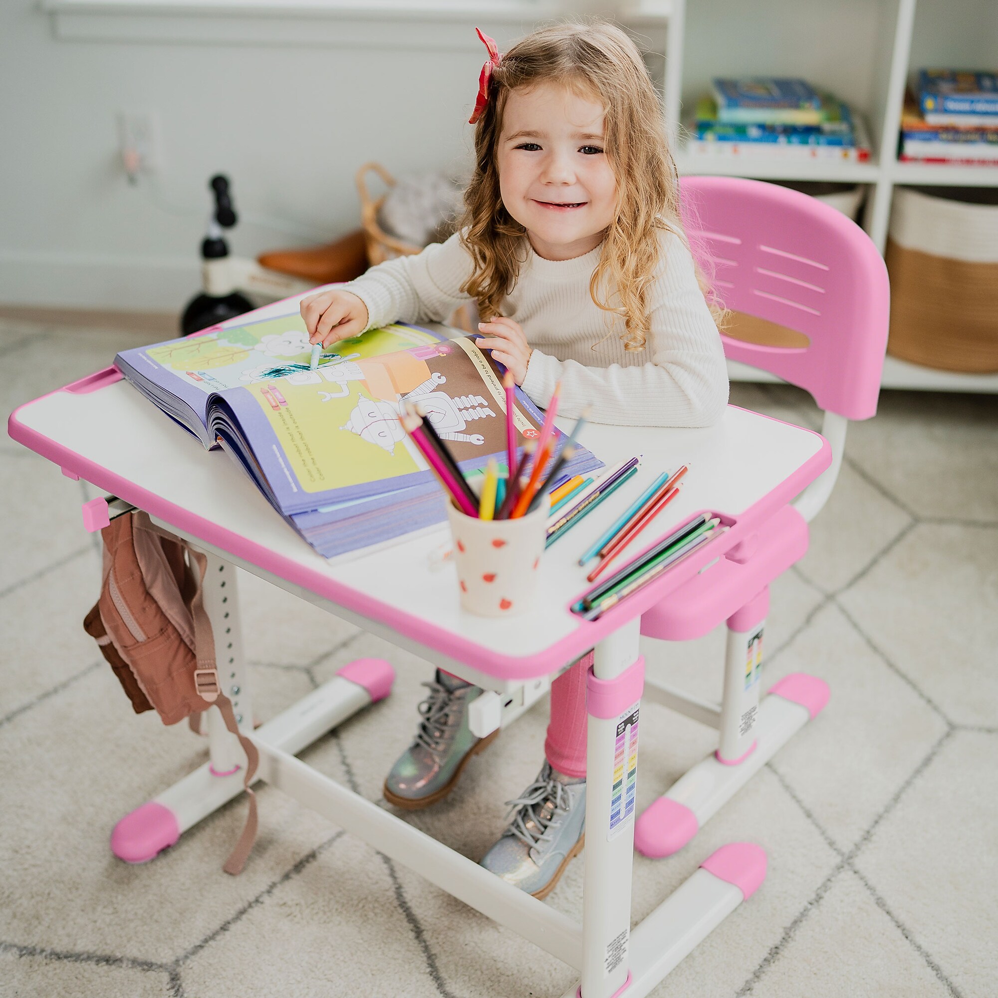 Mount-It! 26″W Kid’s Desk with Chair, Pink (MI-10203) Sansujyuku sansujyuku.com