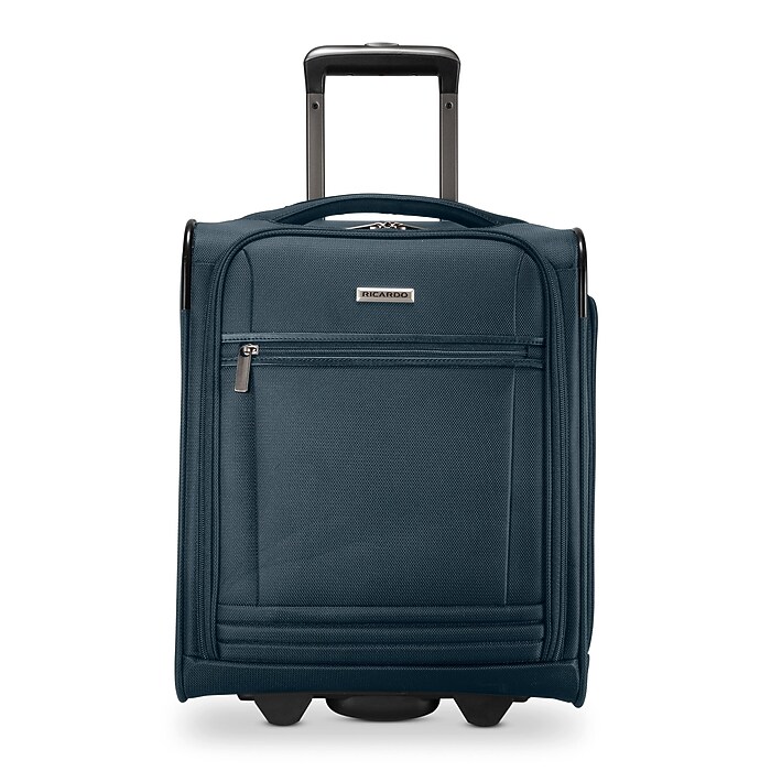 Promo Sac De Voyage à Roulettes + Trousse Chevignon chez Auchan