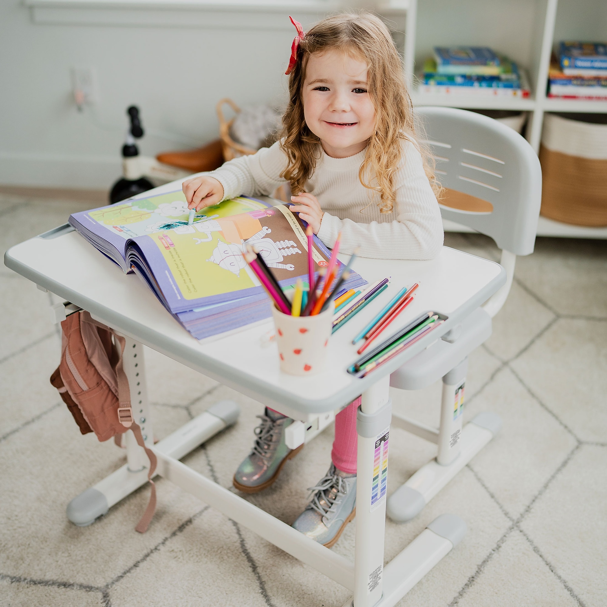 Mount-It! 26″W Kid’s Desk with Chair, Gray (MI-10201) Sansujyuku sansujyuku.com