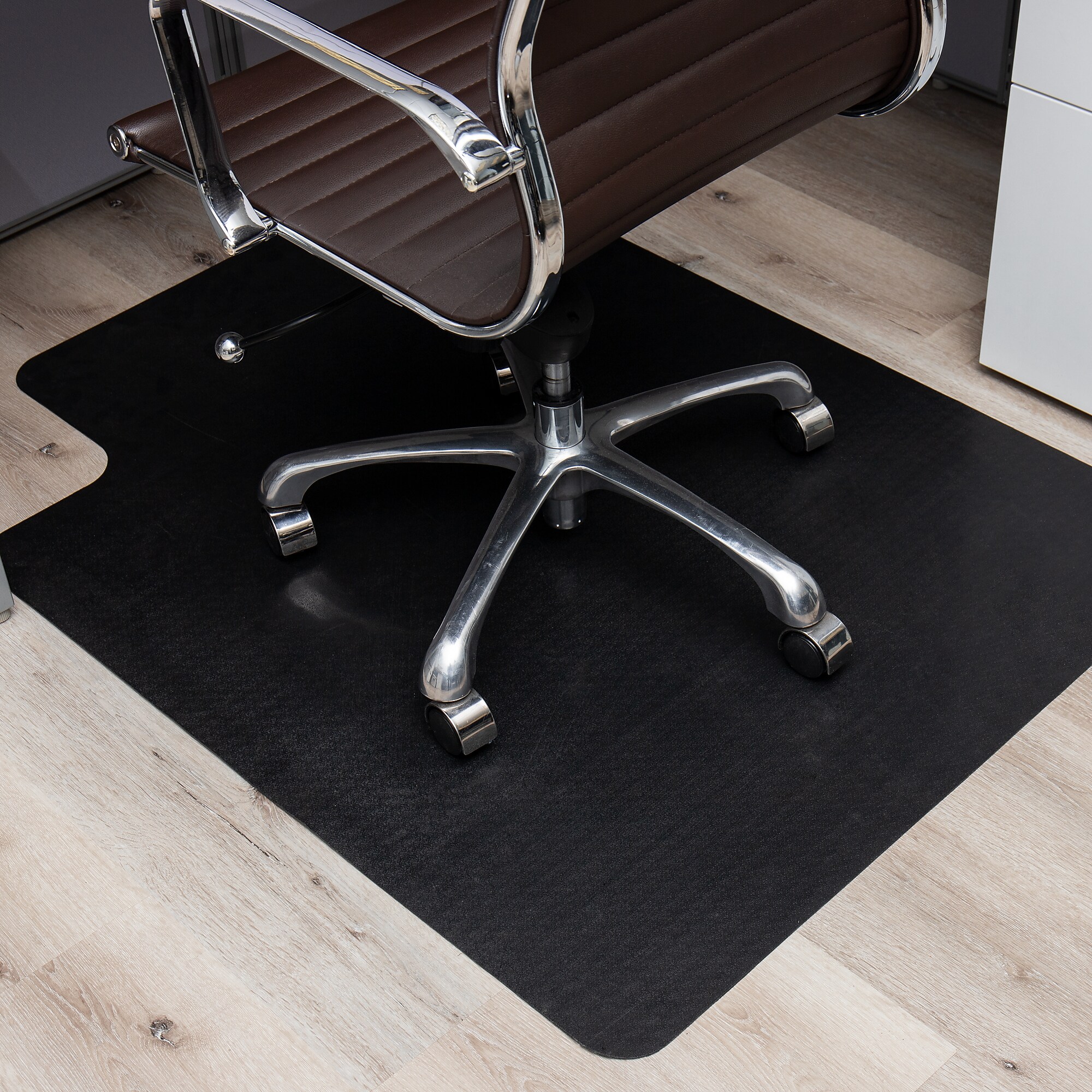 Mind Reader Hard Floor Chair Mat with Lip, 36″ x 48″, Black (2OFFCMAT-BLK) Sansujyuku sansujyuku.com