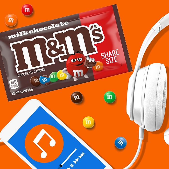 mmmスリーエムmmm M&M's Sharing Size Milk Chocolate Candy Pieces, 75.36 oz