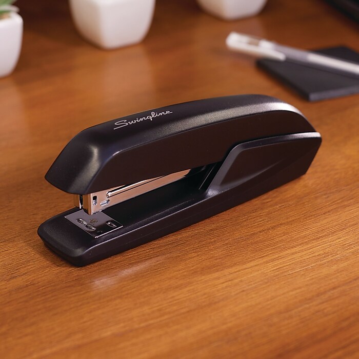 Swingline 545 Desktop Stapler, 20-Sheet Capacity, Black (54501
