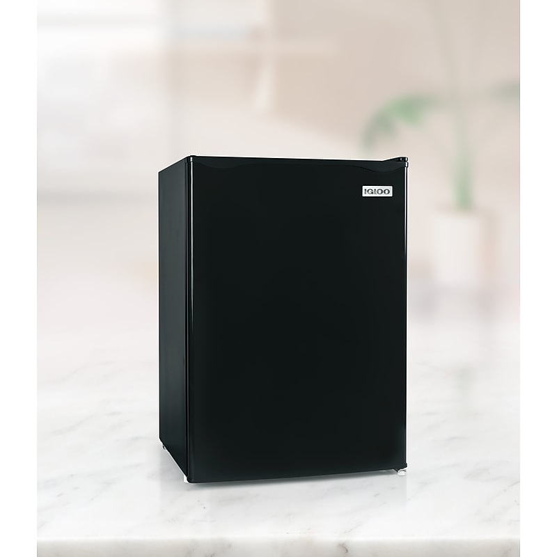 Igloo IRF26BK6A 2.6 Cu. Ft. Classic Compact Single Door Refrigerator Freezer - Black image 1