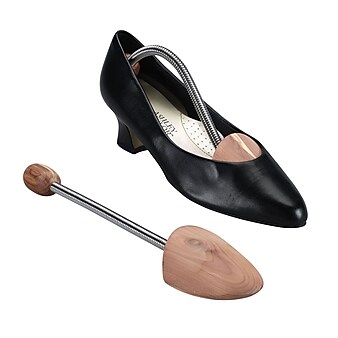 Household Essentials Cedar Fresh Women's Cedar Shoe Tree, Red (77502-1)