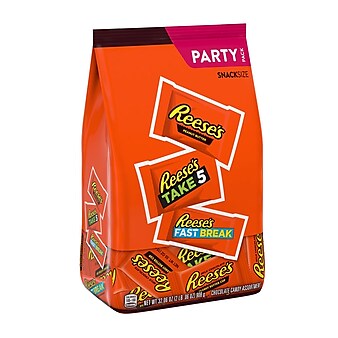 REESE'S Milk Chocolate Peanut Butter Assortment Snack Size Candy, Individually Wrapped, 32.06 oz, Bulk Party Bag  (3400093922)
