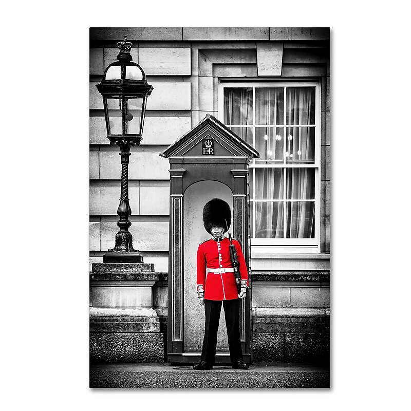 Trademark Fine Art Philippe Hugonnard 'Queen's Guard London' 12" x 19" Canvas (190836052134) image 1