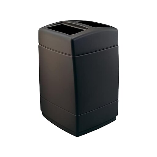 Commercial Zone PolyTec Series Extra Large Polyethylene Trash Can with